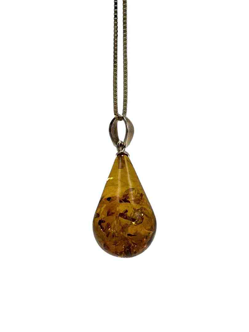 The Windy City Guide to Buying Authentic Amber Jewelry