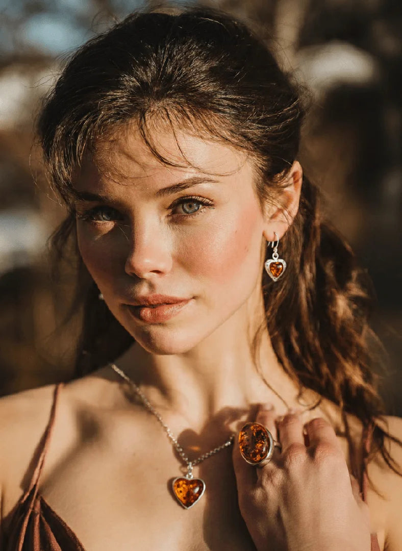Detailed Guide to Ethical Amber Jewelry Sourcing