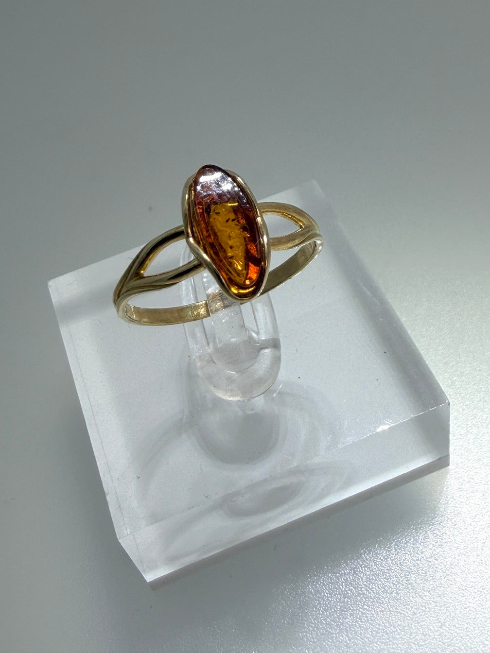14K Gold & Honey Baltic Amber Ring – Oval Amber – Lightweight Everyday Gold Ring