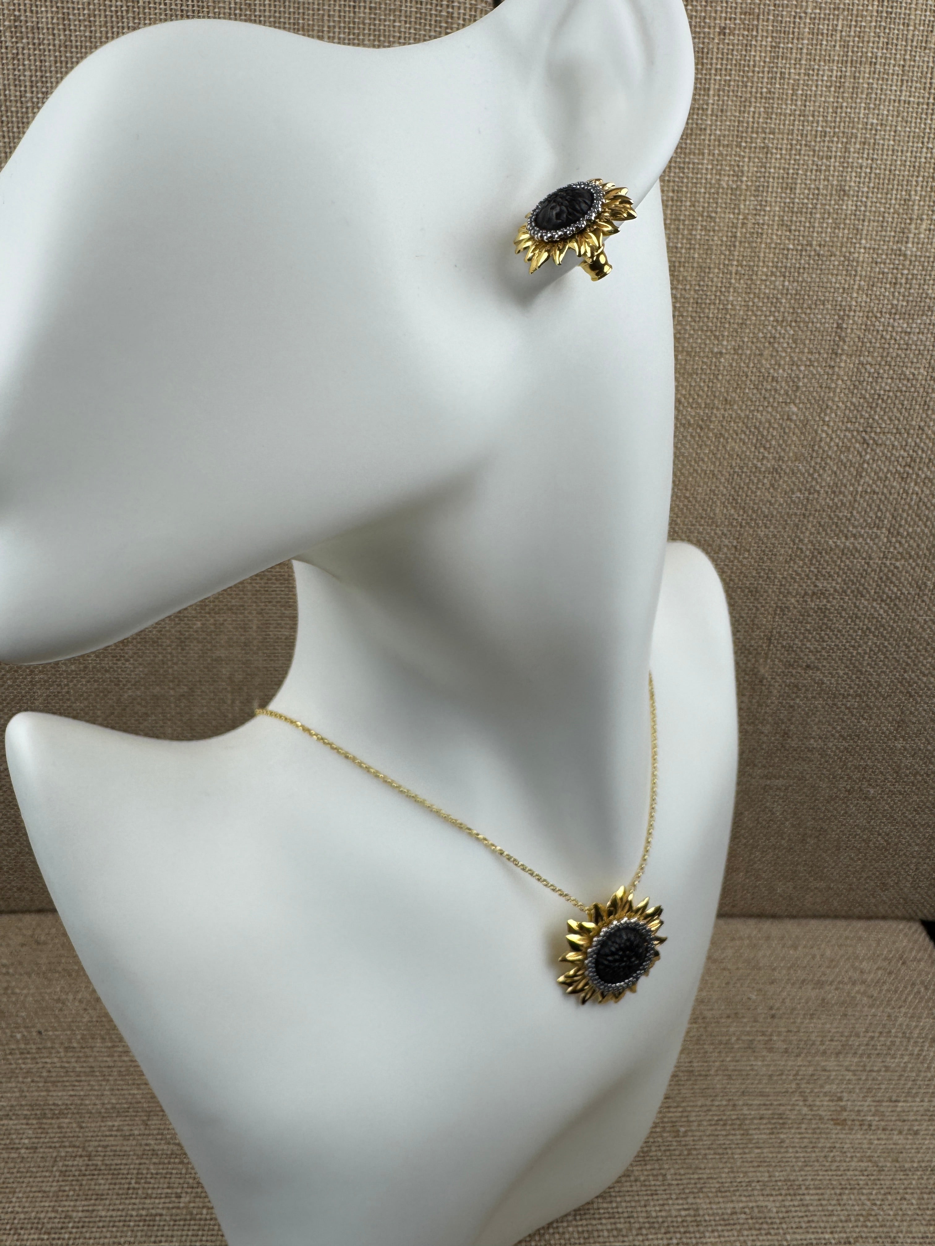 Genuine Rare Black Baltic Amber Sterling Silver Gold Platted Sunflower Pendant with Chain