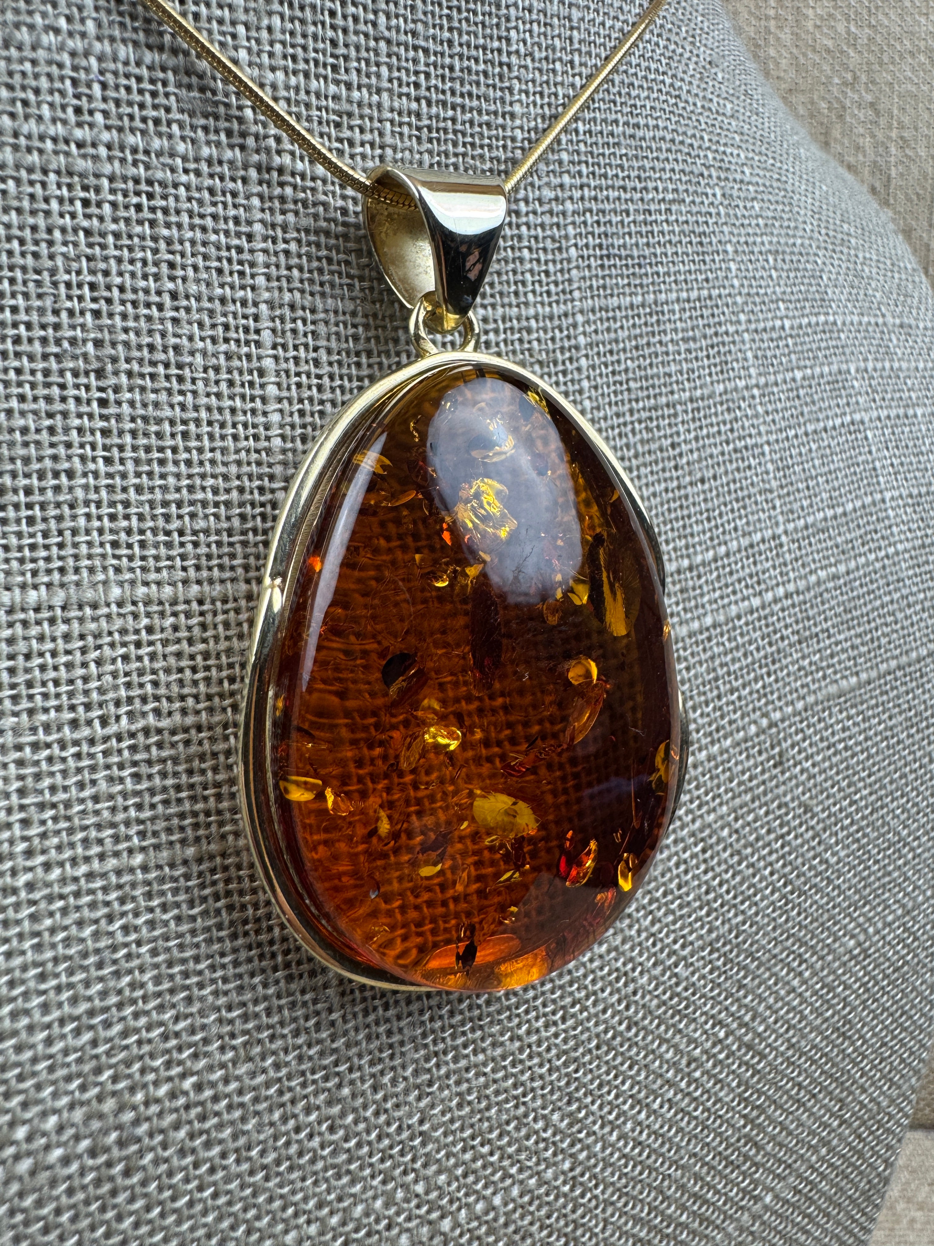 Handmade in Poland Gold Plated Sterling Silver Honey Baltic Amber Ombre Pendant Necklace – Genuine Baltic Amber Jewelry