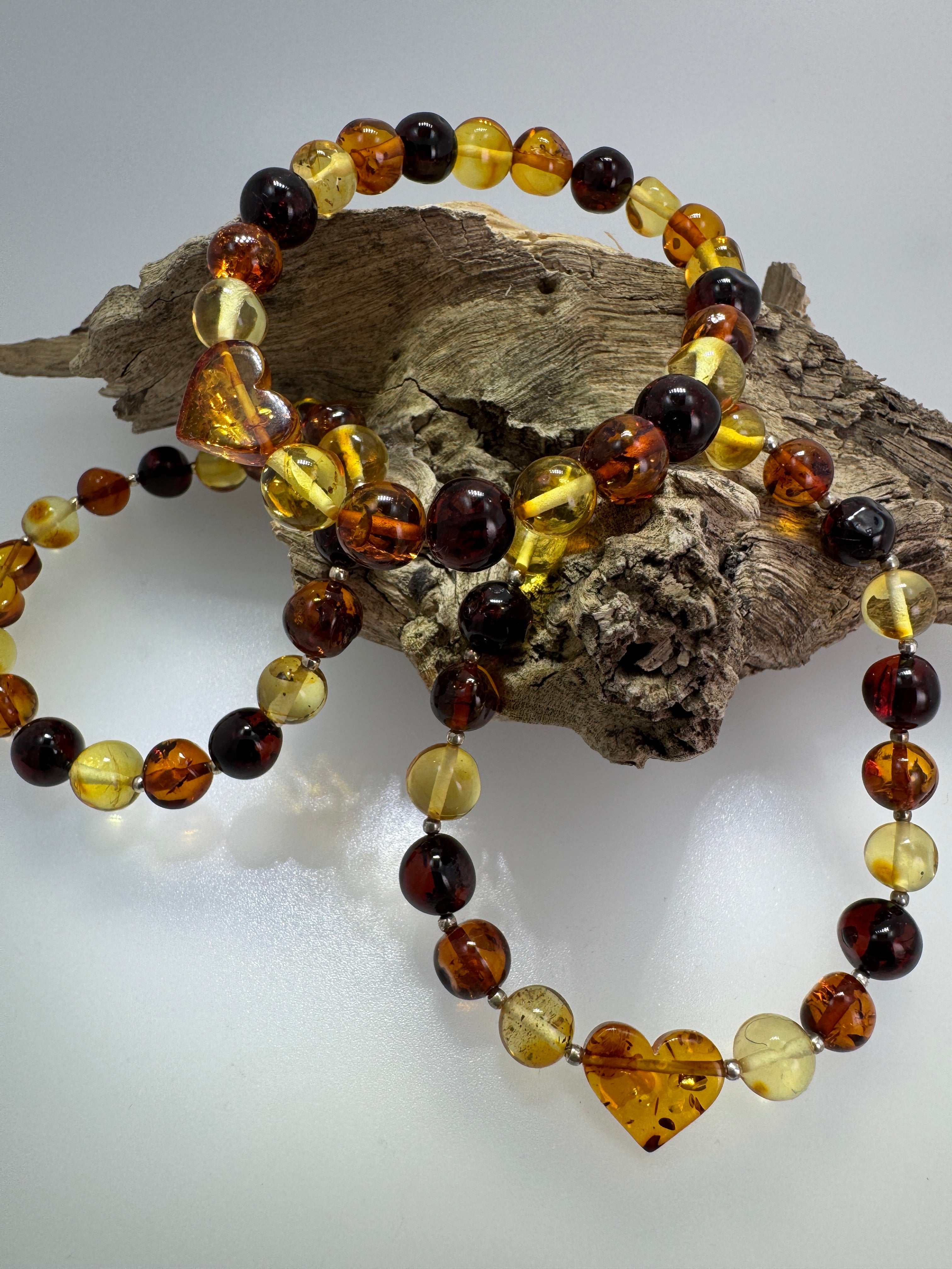 Multicolor Baltic Amber Stretch Bracelet with Hand-Carved Heart Charm – One Size Comfort Fit