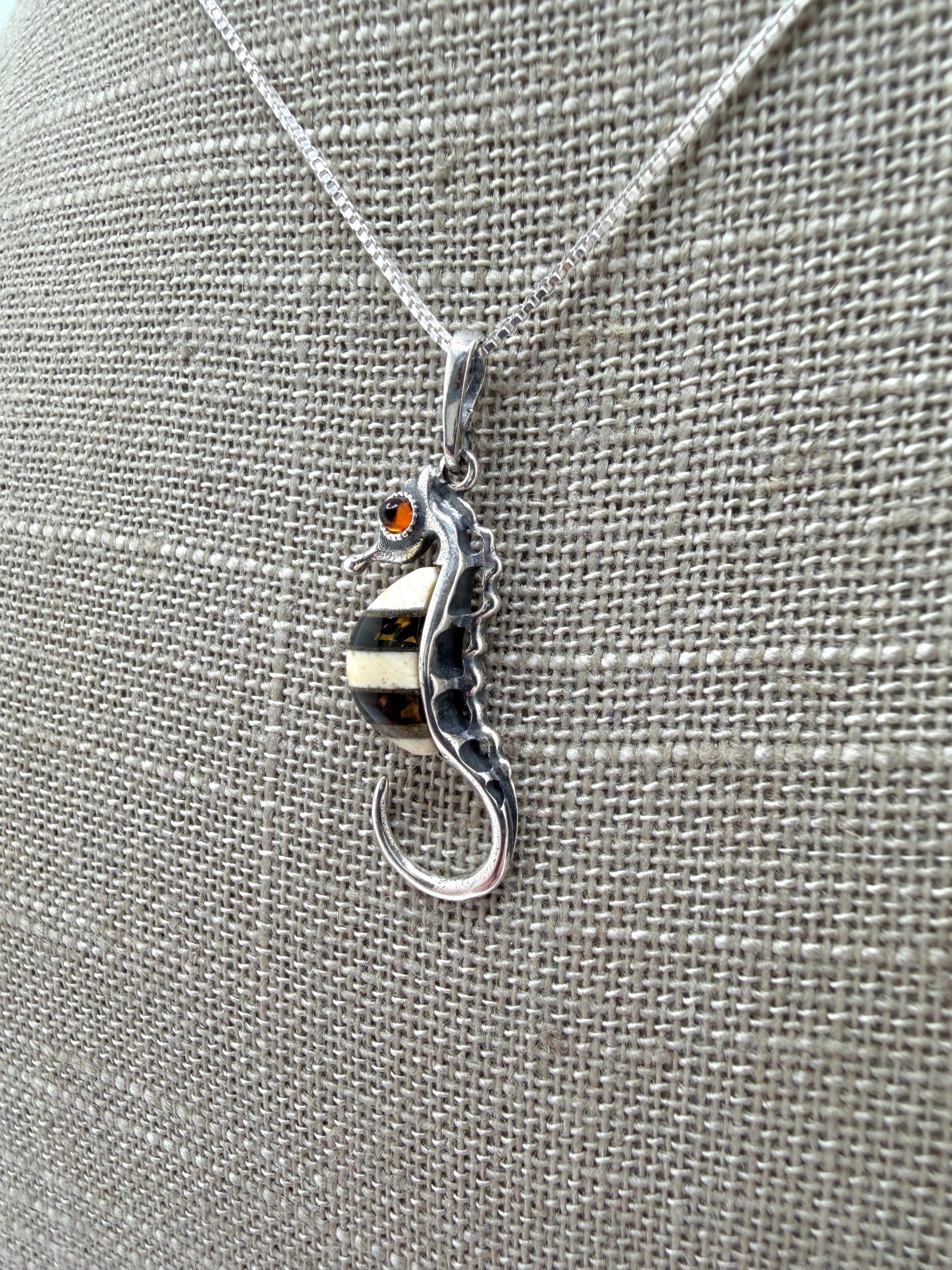 Baltic Amber Seahorse Pendant – Sterling Silver – Whimsical Ocean-Inspired Jewelry – Made in Poland