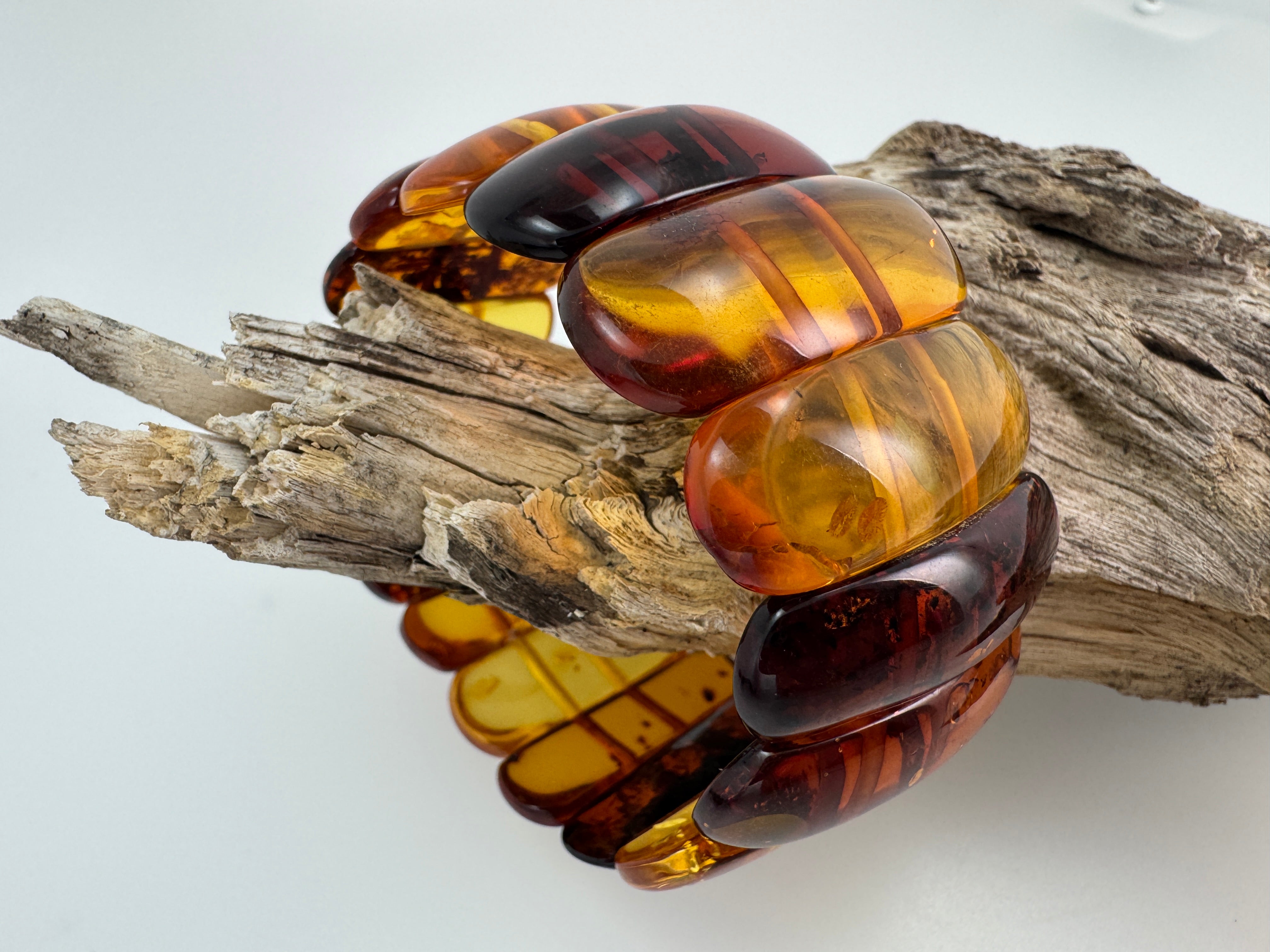 Baltic Amber Ombré Stretch Bracelet – Lemon, Cognac & Cherry Amber, Handmade in Lithuania