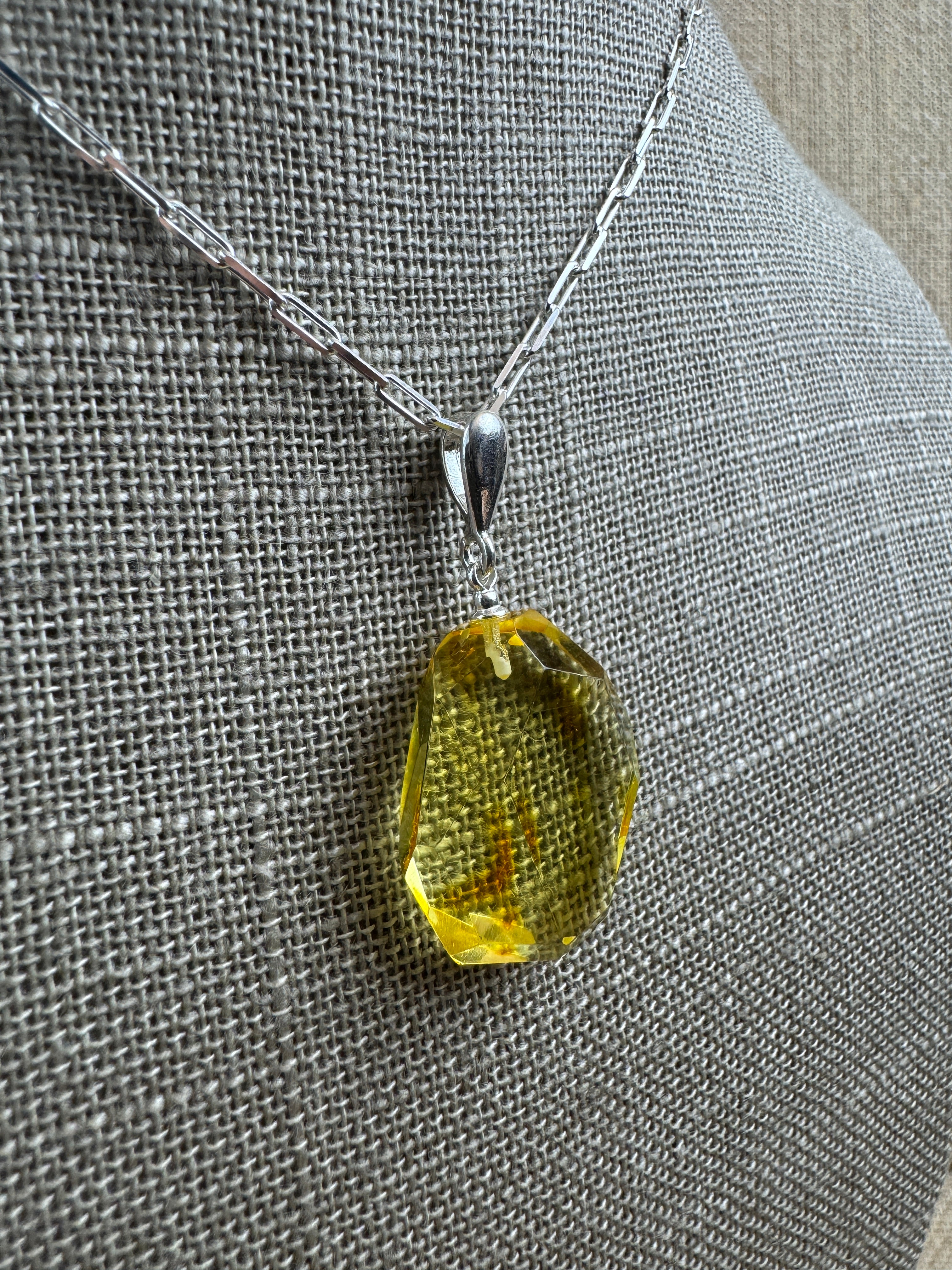 Radiant lemon glow – Faceted lemon Baltic amber pendant on choice of silver chain