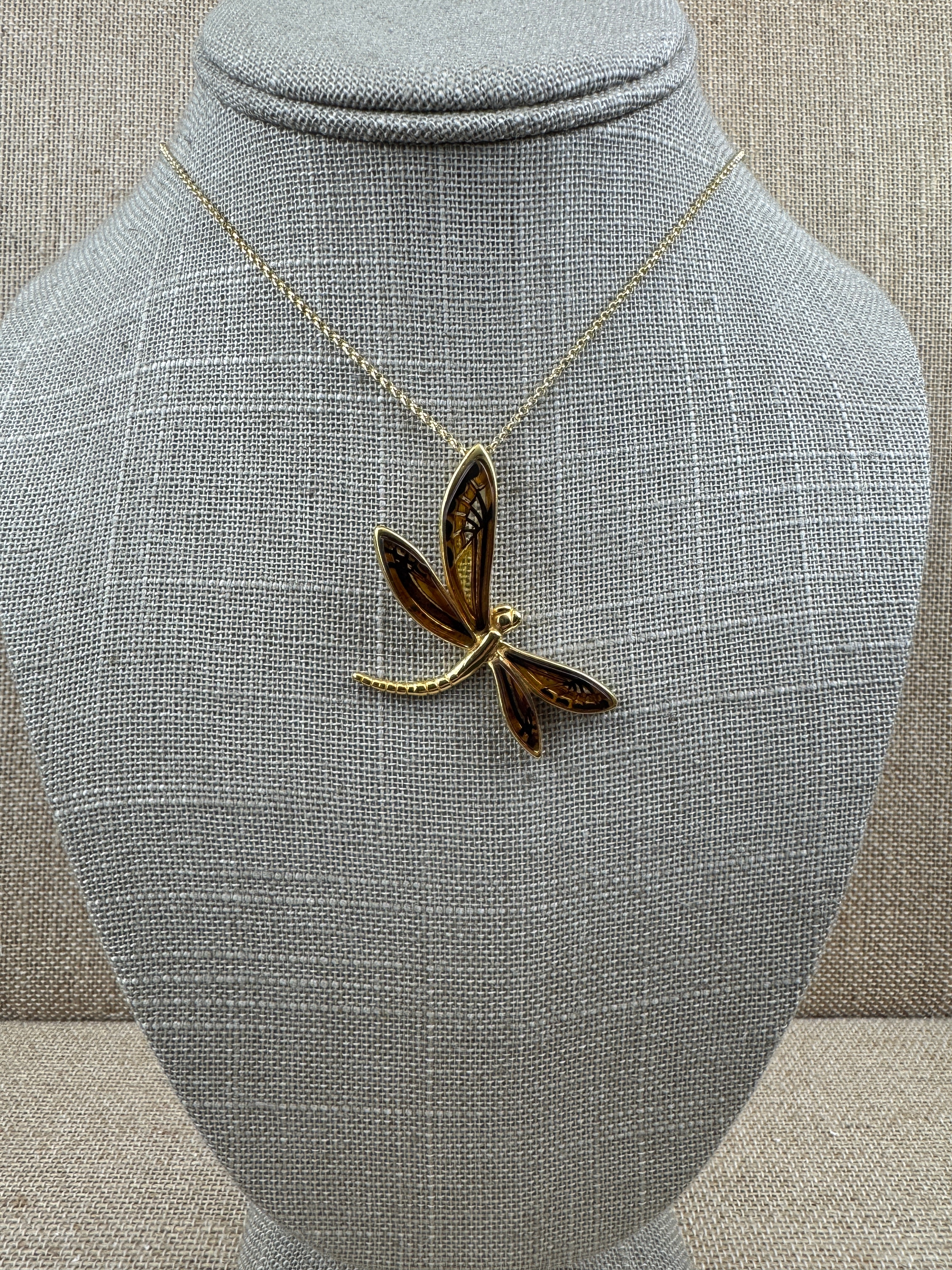 Golden Glow Dragonfly Pendant – Hand Etched Baltic Amber on Silver Chain