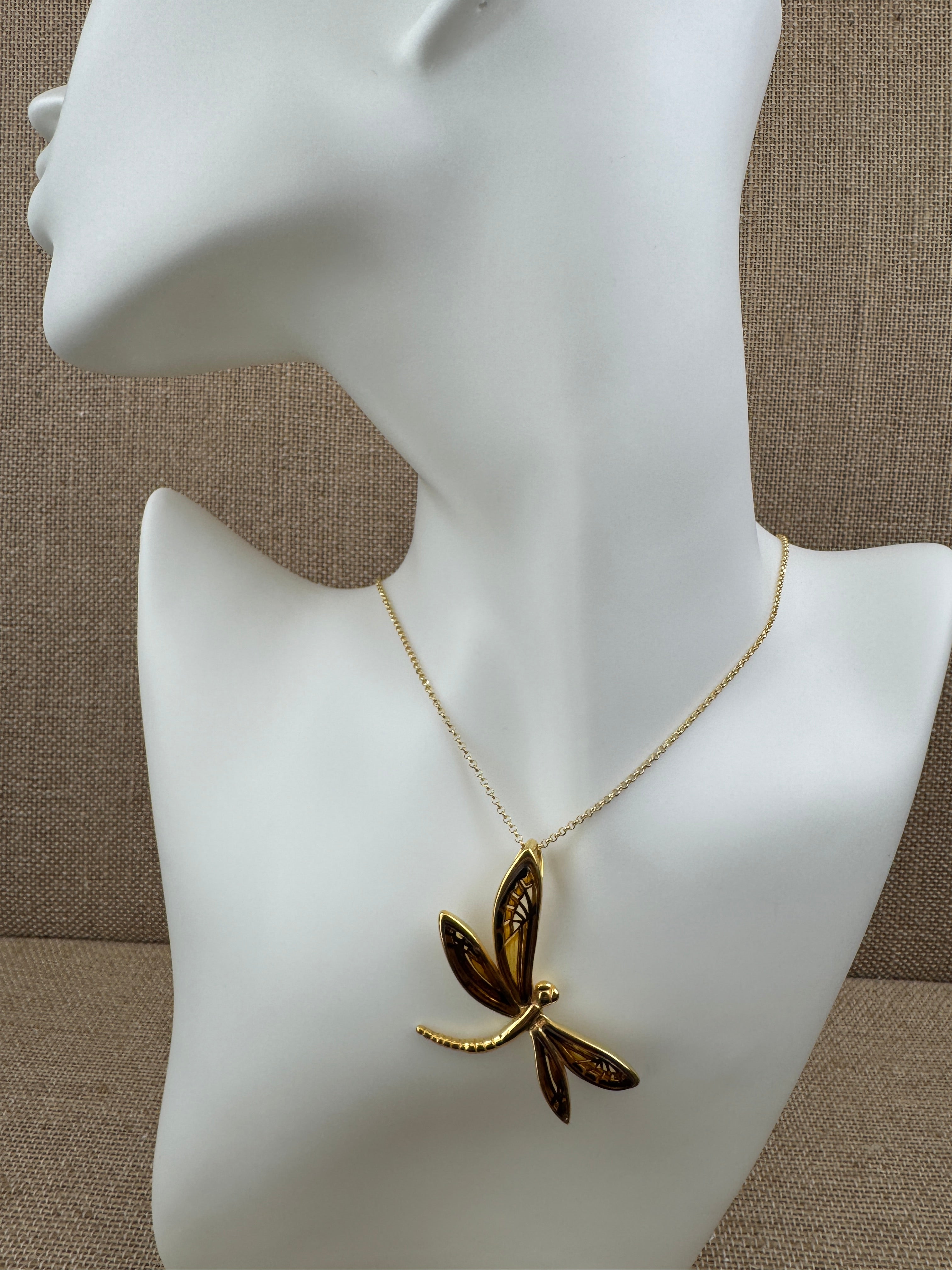 Golden Glow Dragonfly Pendant – Hand Etched Baltic Amber on Silver Chain