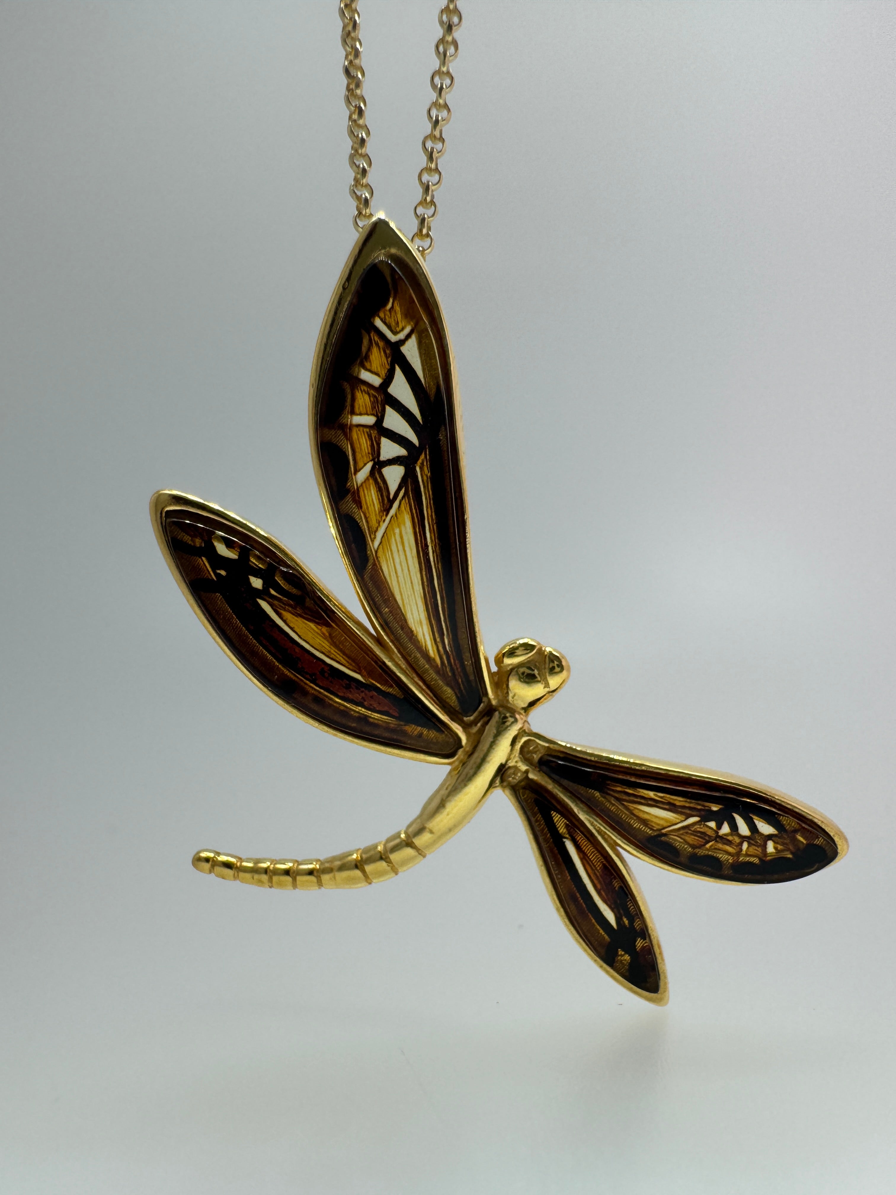 Golden Glow Dragonfly Pendant – Hand Etched Baltic Amber on Silver Chain