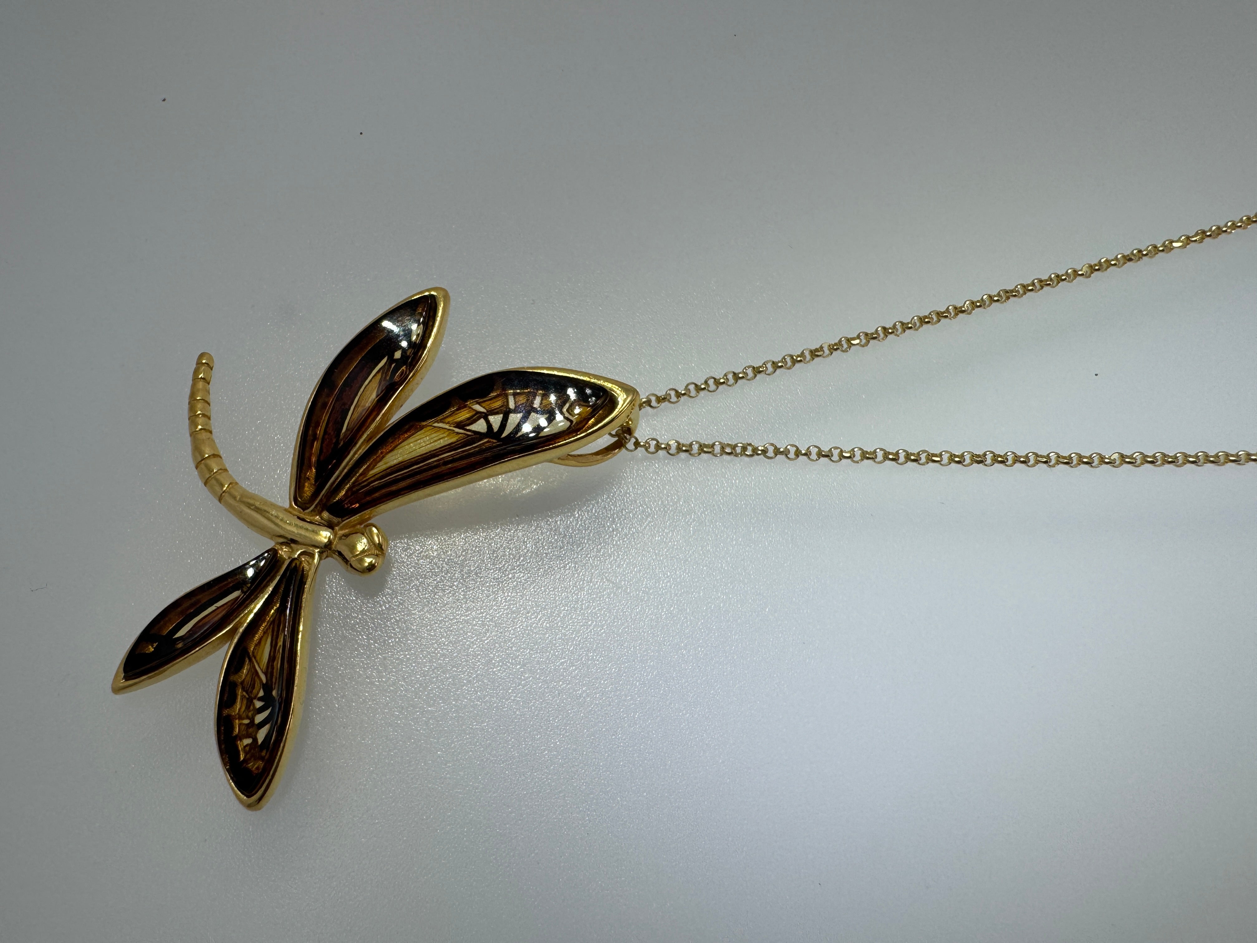 Golden Glow Dragonfly Pendant – Hand Etched Baltic Amber on Silver Chain