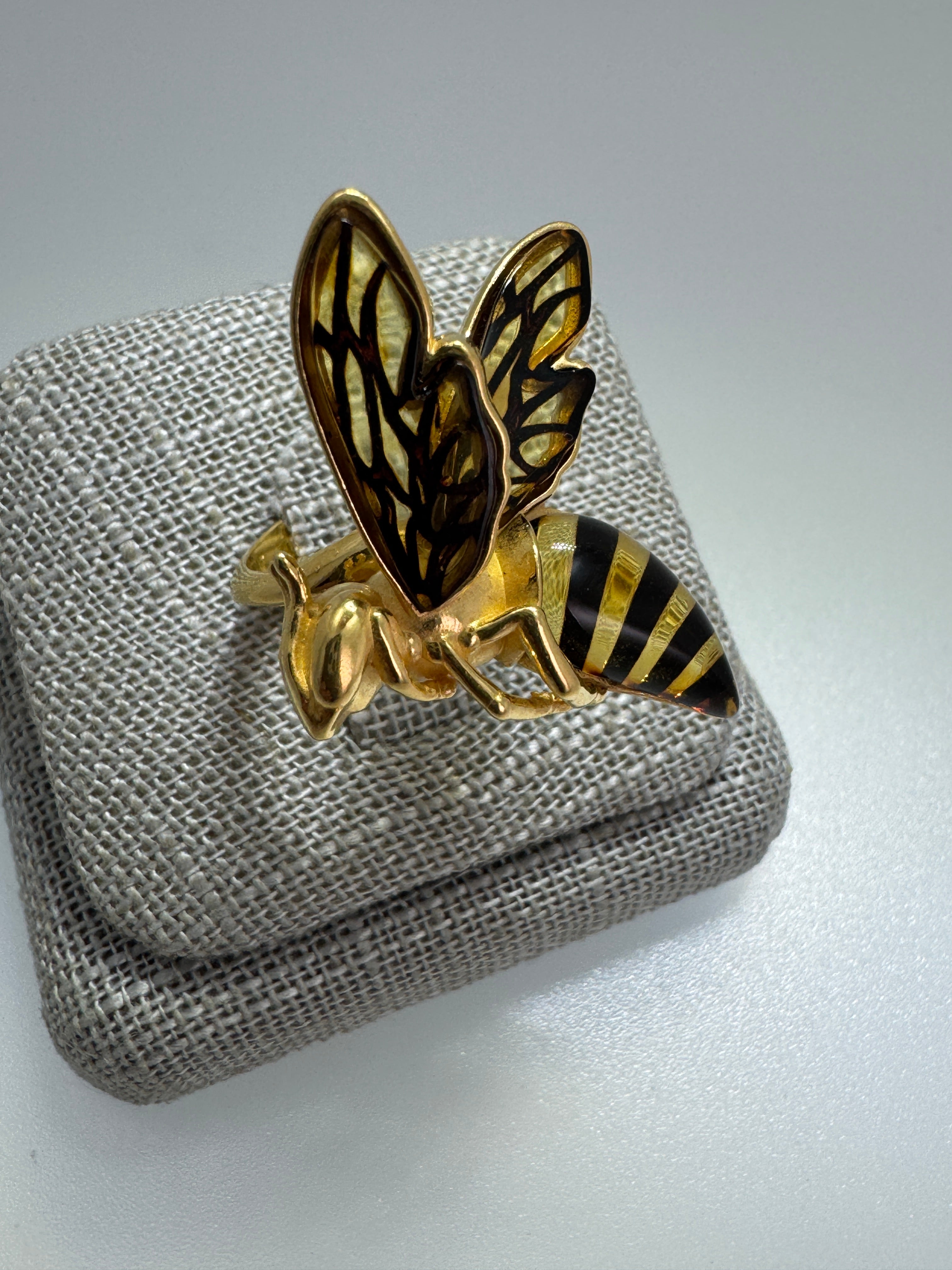 Sterling Silver Gold-Plated Bumblebee Ring – Baltic Amber Body with Matching Pendant