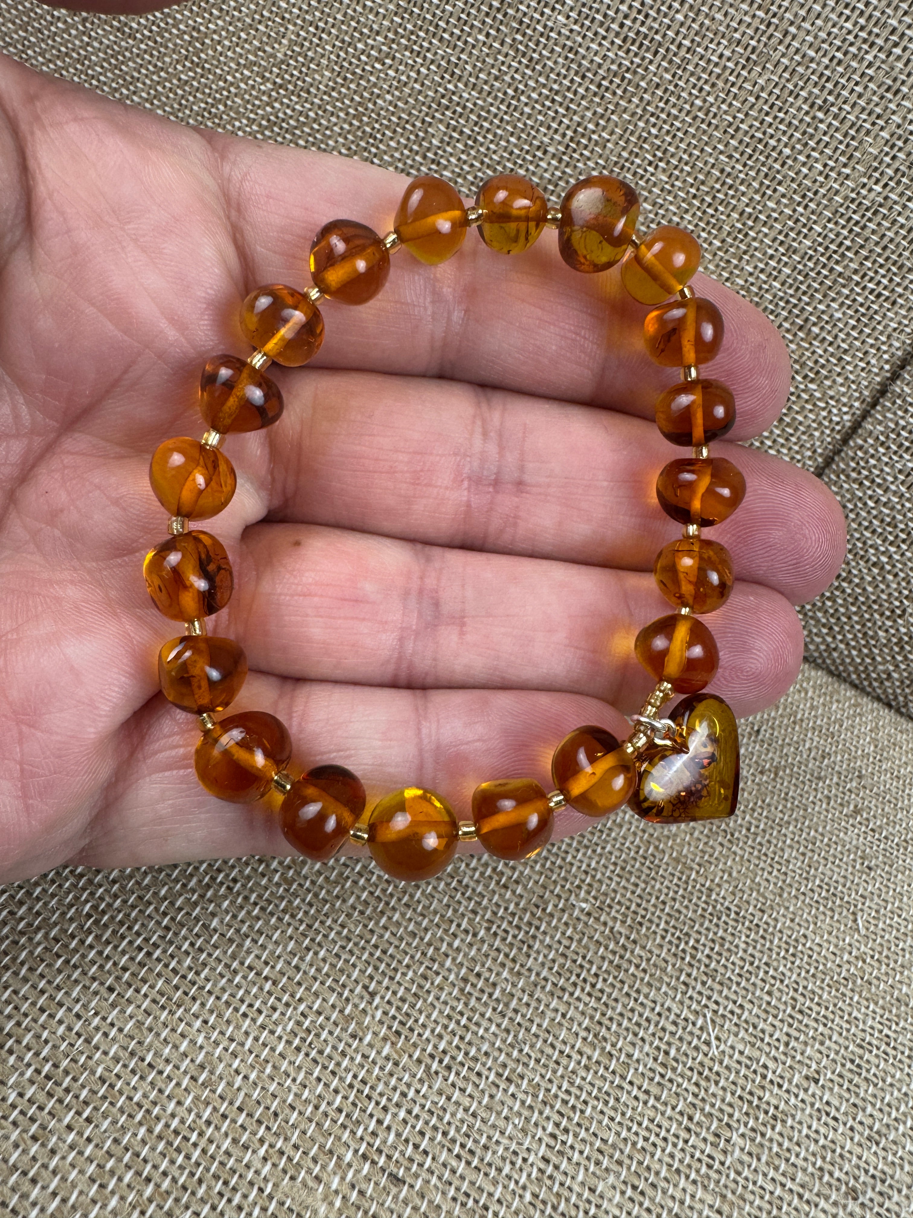 Honey Love in Amber - Baltic amber and Heart stretch bracelet
