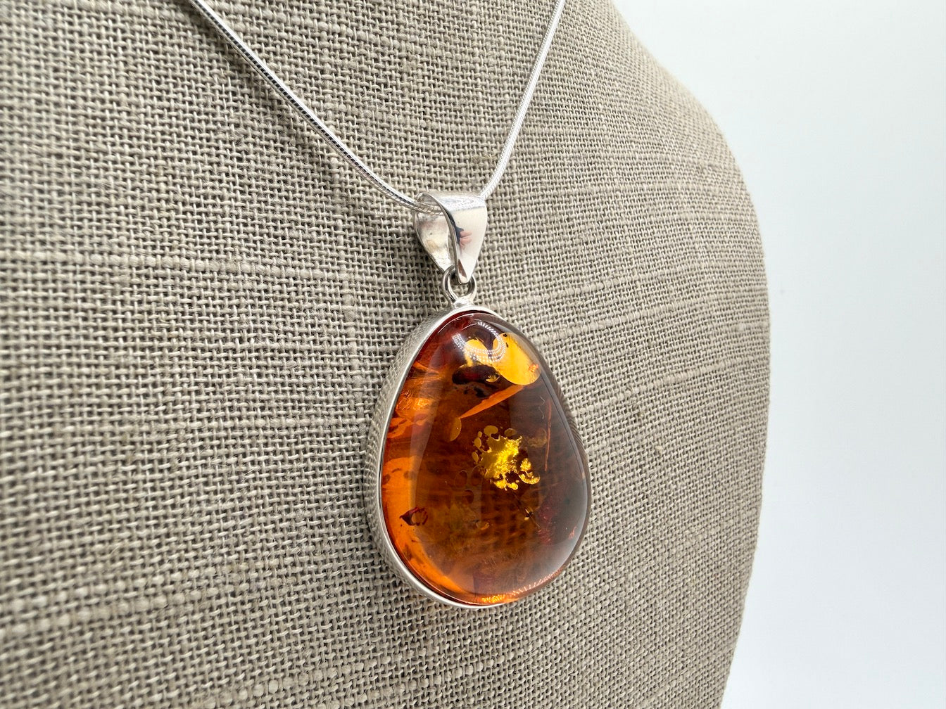 Sterling Silver Honey Baltic Amber Ombre Pendant Necklace – Genuine Baltic Amber Jewelry