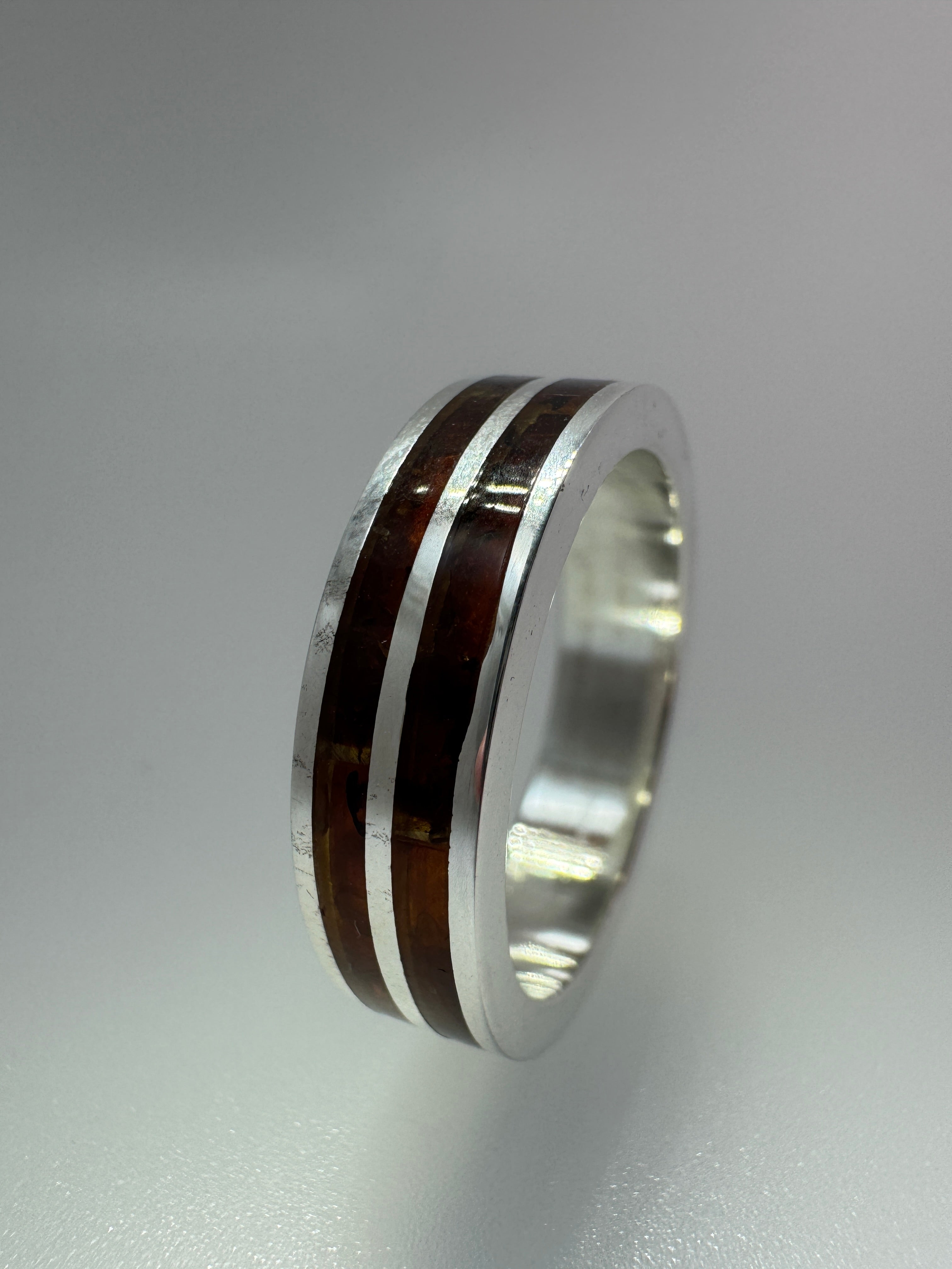 Men’s Baltic All-Around Amber Inlay Statement Ring – Polished Band, Everyday Comfort Fit