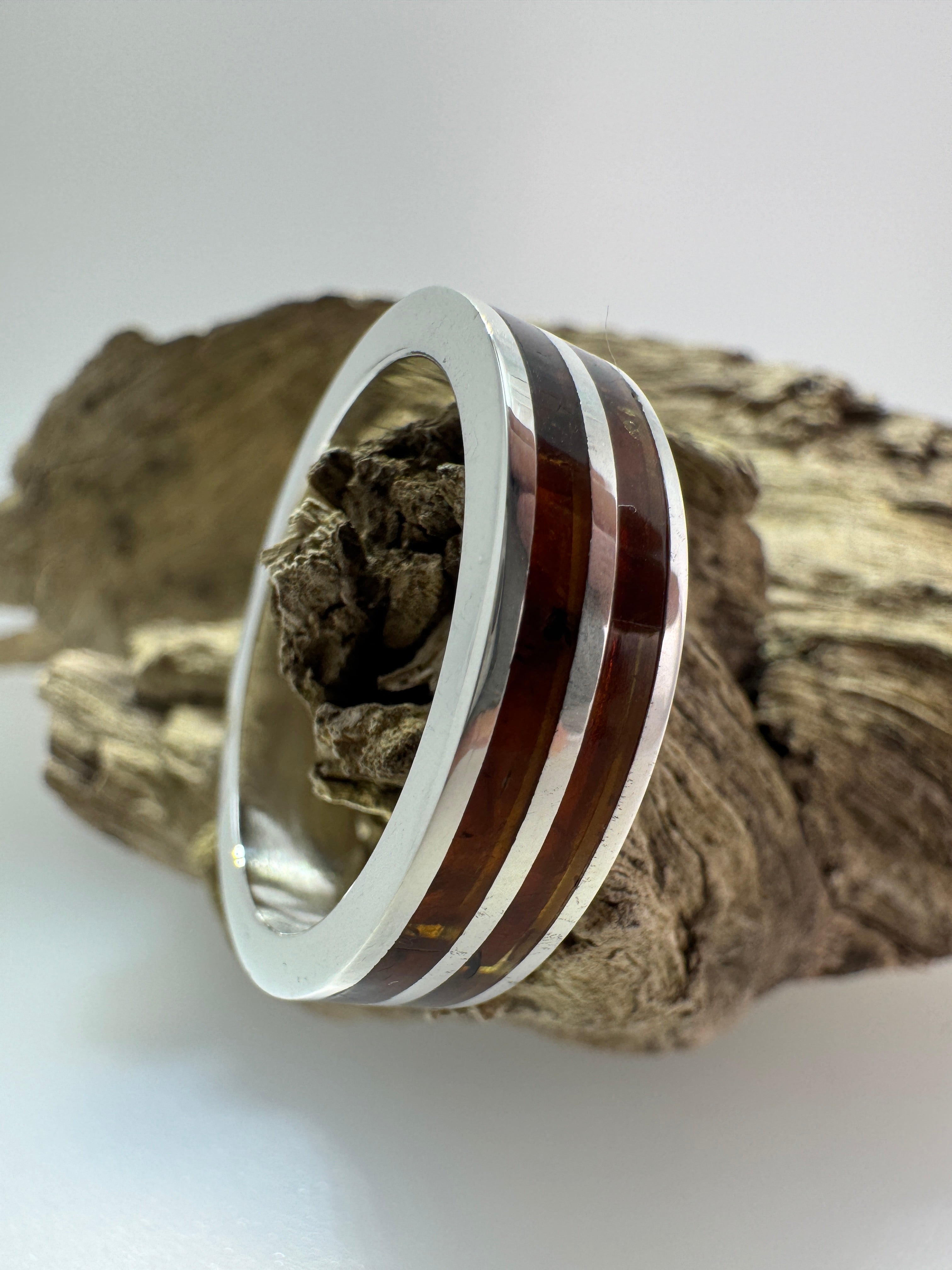 Men’s Baltic All-Around Amber Inlay Statement Ring – Polished Band, Everyday Comfort Fit
