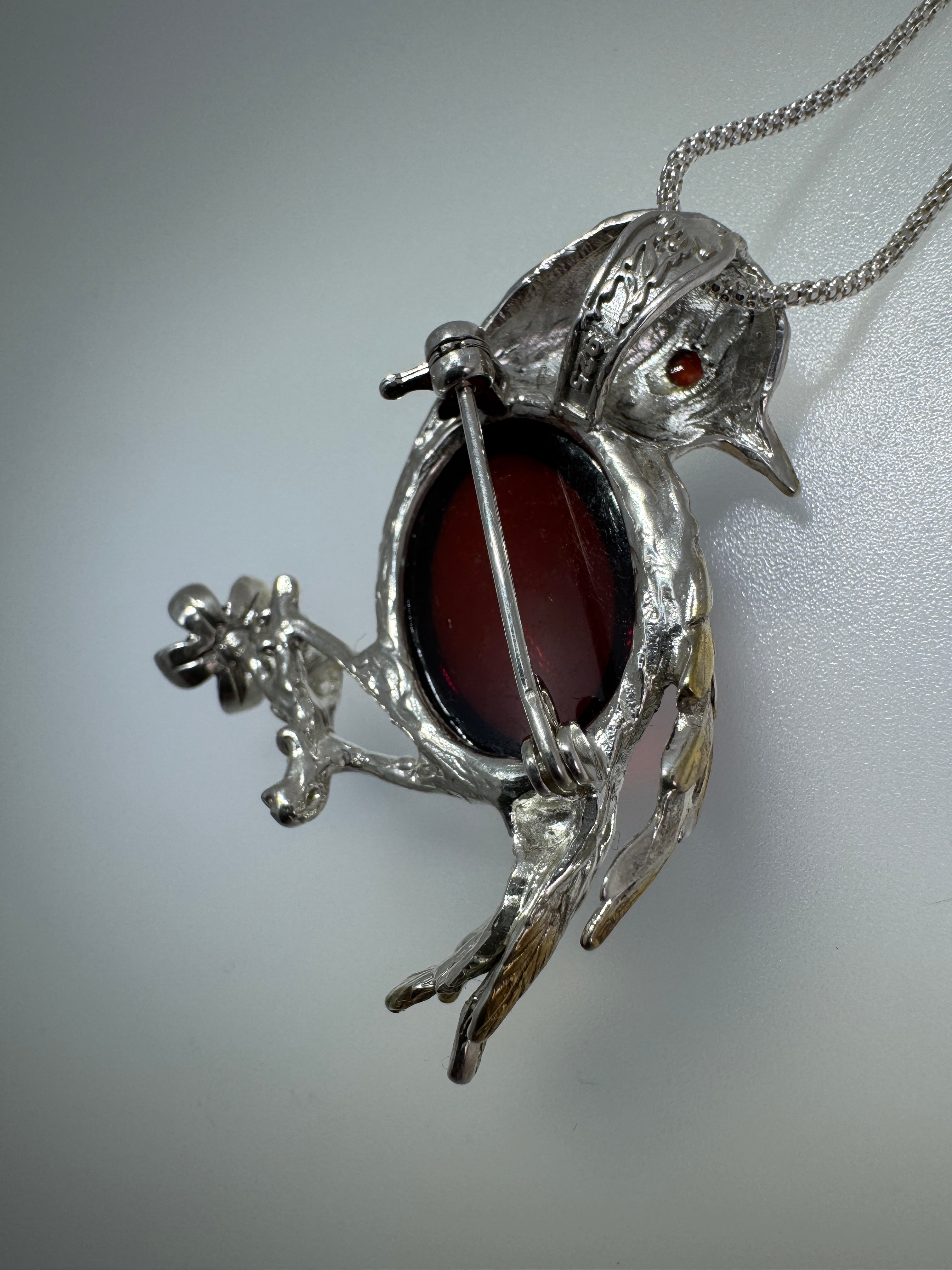 Sterling Silver Baltic Amber Bird Pendant Brooch – Cognac Cabochon & Gold-Plated Accents