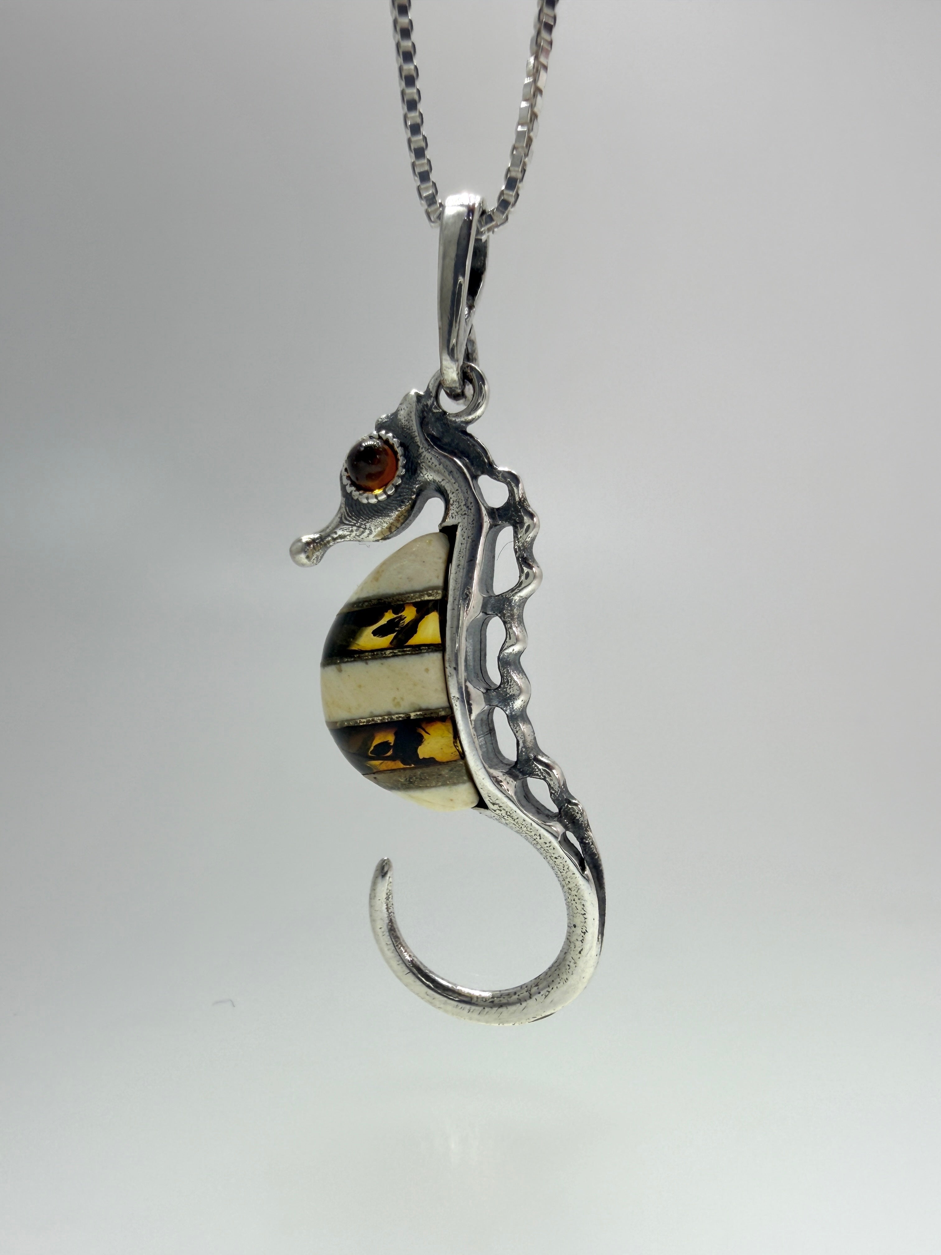 Baltic Amber Seahorse Pendant – Sterling Silver – Whimsical Ocean-Inspired Jewelry – Made in Poland