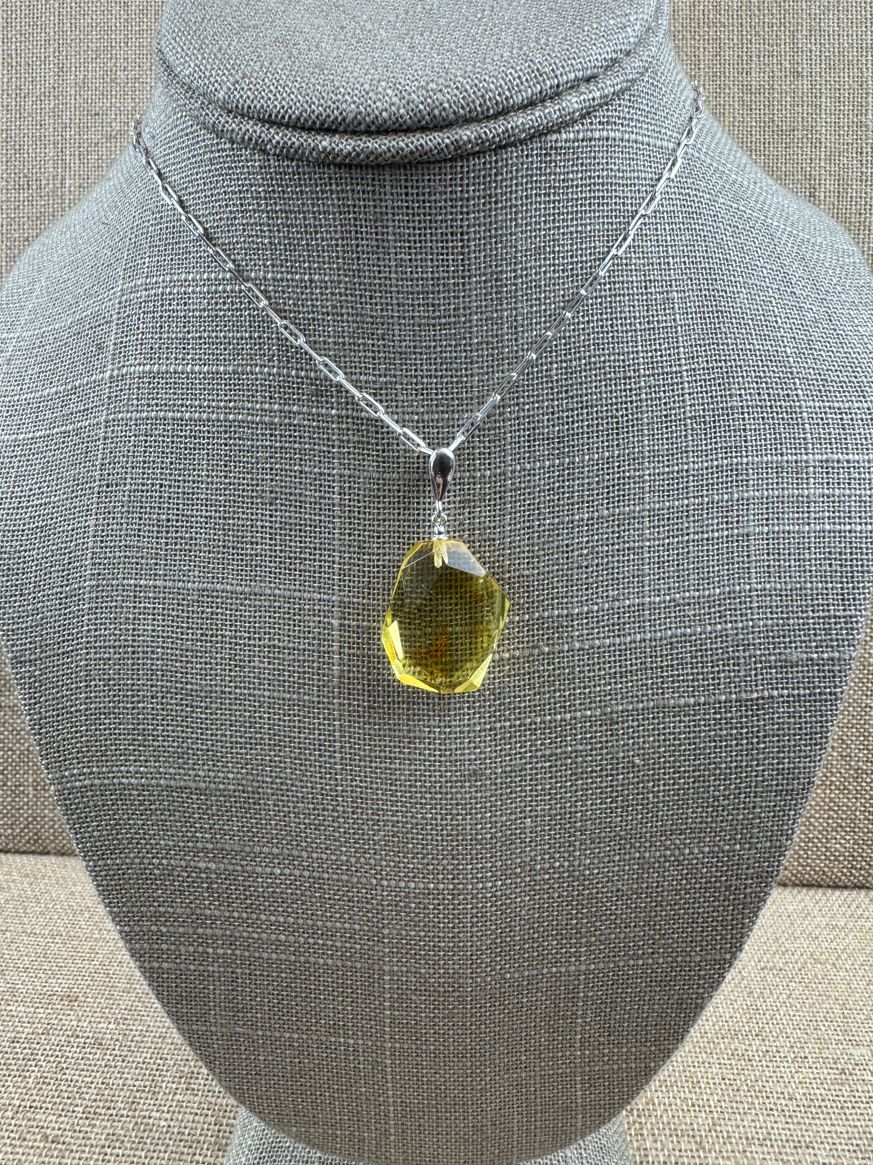 Radiant lemon glow – Faceted lemon Baltic amber pendant on choice of silver chain