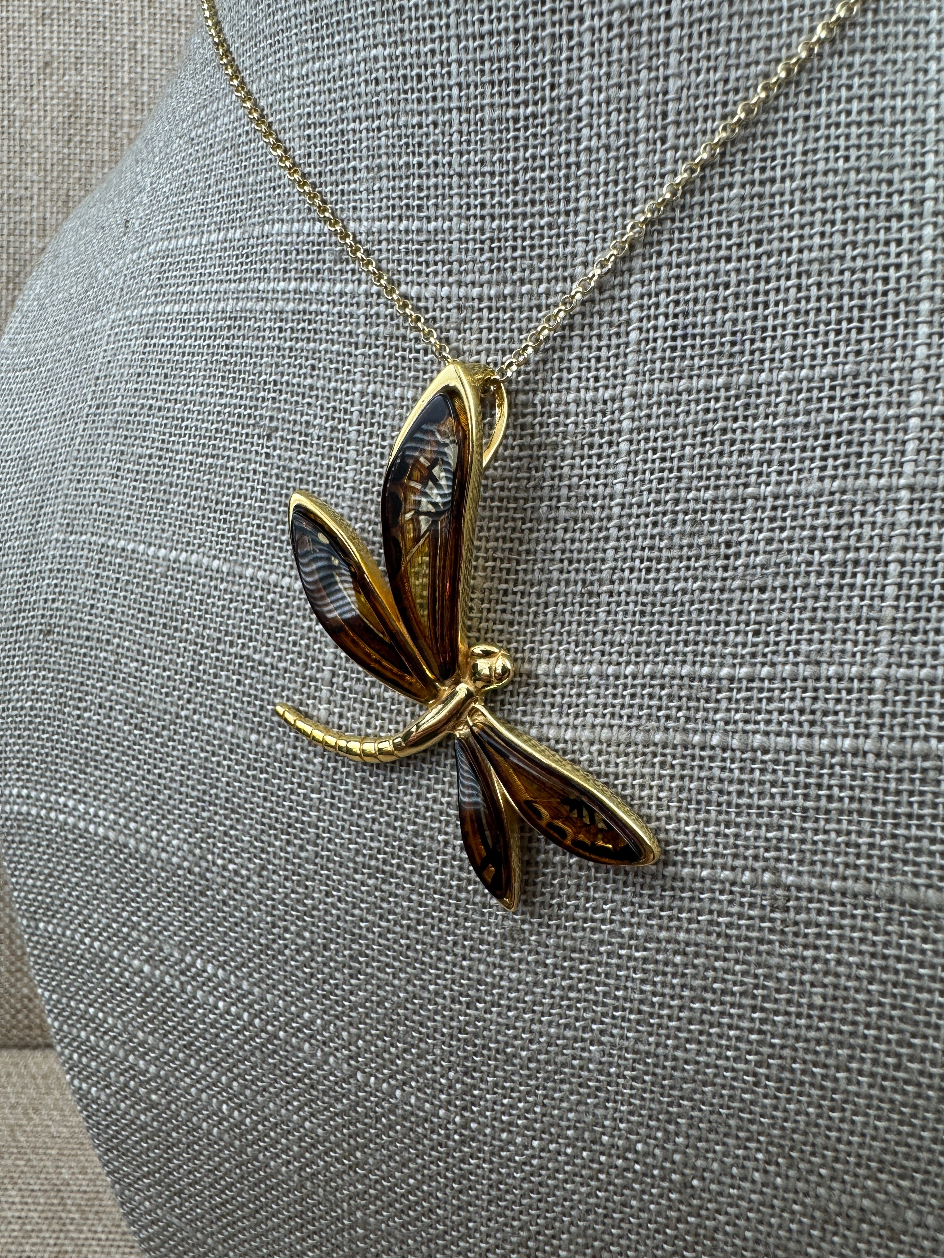 Golden Glow Dragonfly Pendant – Hand Etched Baltic Amber on Silver Chain