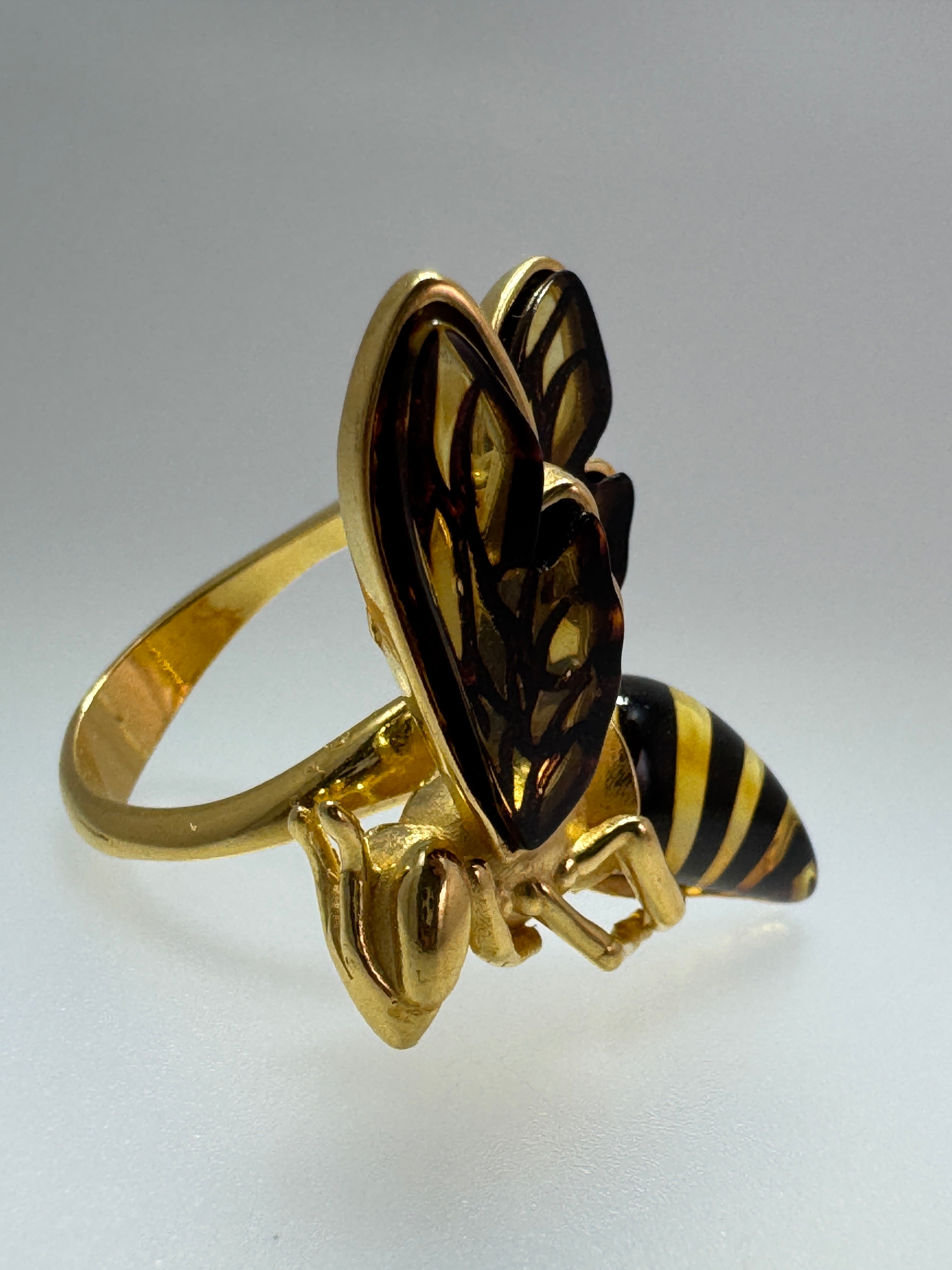 Sterling Silver Gold-Plated Bumblebee Ring – Baltic Amber Body with Matching Pendant