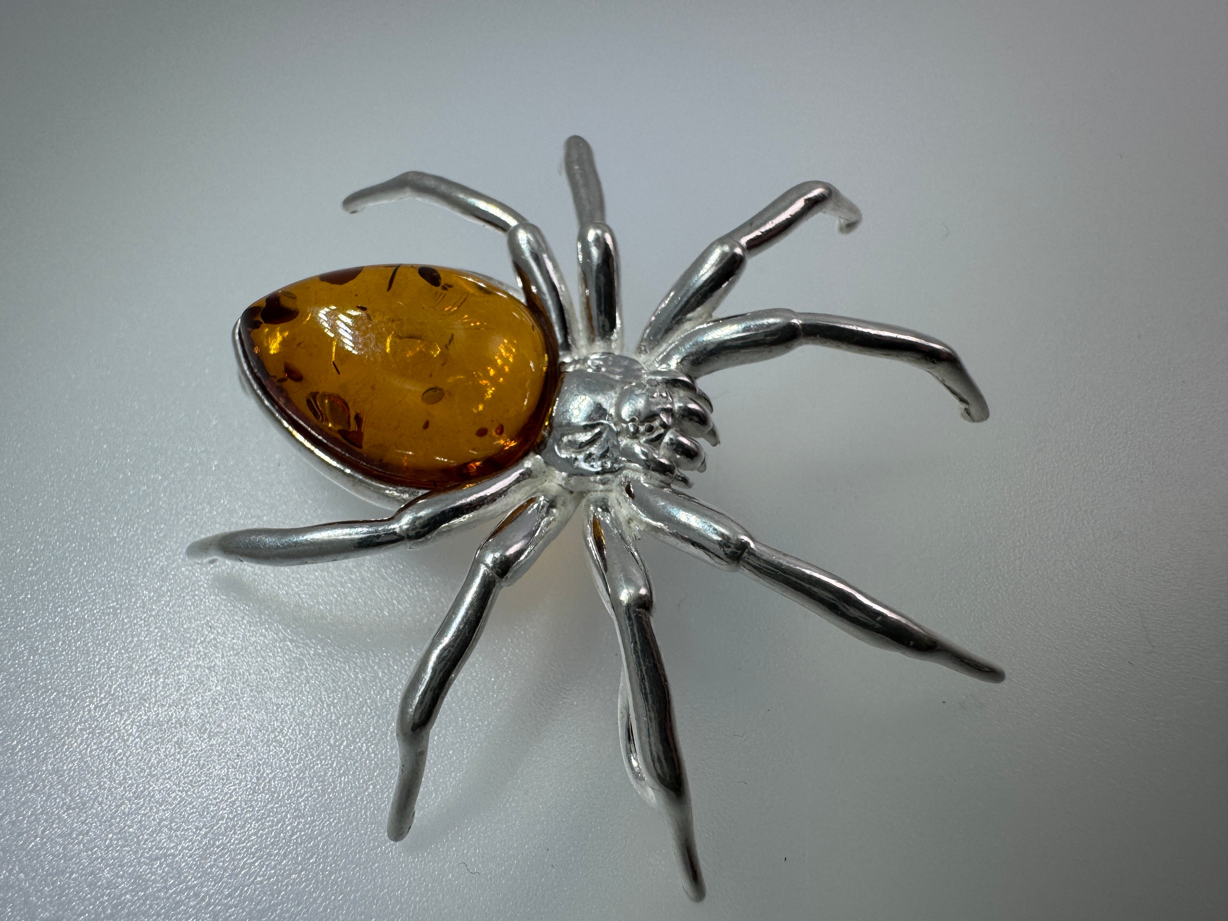 "Golden Glow Crawler" – Sterling Silver & Honey Baltic Amber Spider Pendant