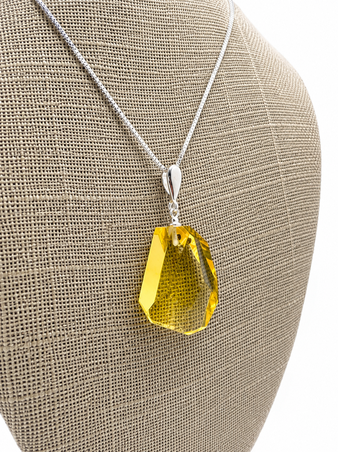 Rare Clear Lemon Baltic Amber Faceted Pendant Necklace
